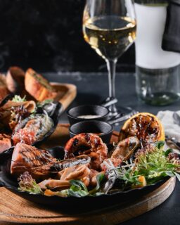 For fish and seafood lovers, the world is quite literally their oyster when it comes to menu making. For that reason, we are diving into the best wine pairings for our seafood lovers!🦐🦪🐟🍷

Head over to our Craft & Cork blog at rjscraftwinemaking.com for the full pairing list. 🔗 Link in Bio

#RJSCraftWine #Seafood #FoodandWine #WinePairing #WhiteWine #RoseWine #RedWine #CraftWine #CanadianOwned #ProudlyCanadian #SupportLocal #SeafoodLovers #WineLovers #Winemaking