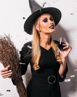 Happy Hallo-wine! 🍷🦇

#RJSCraftWine #Halloween #SpookySeason #Hallowine #CraftWine #WineMaking #CanadianOwned #ProudlyCanadian #SupportLocal