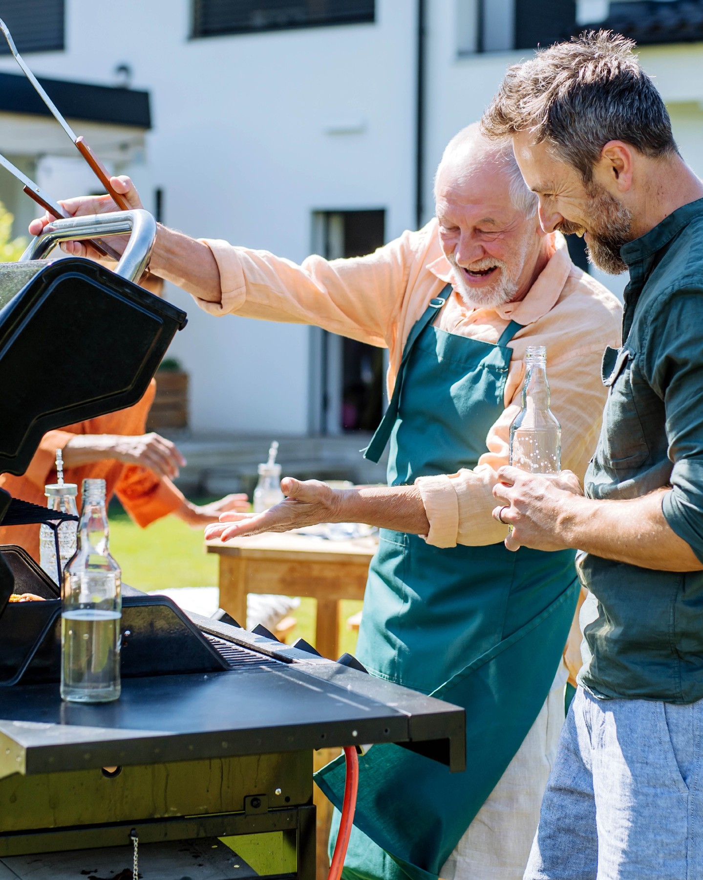 Weather you're celebrating with a BBQ or spending the weekend away, we wanted to wish all father figures a Happy Father's Day! ❤️🍺🍷 

#RJSCraftWine #Winemaking #FathersDay #FoodandWine #ProudlyCanadian #SupportLocal #SummerWine