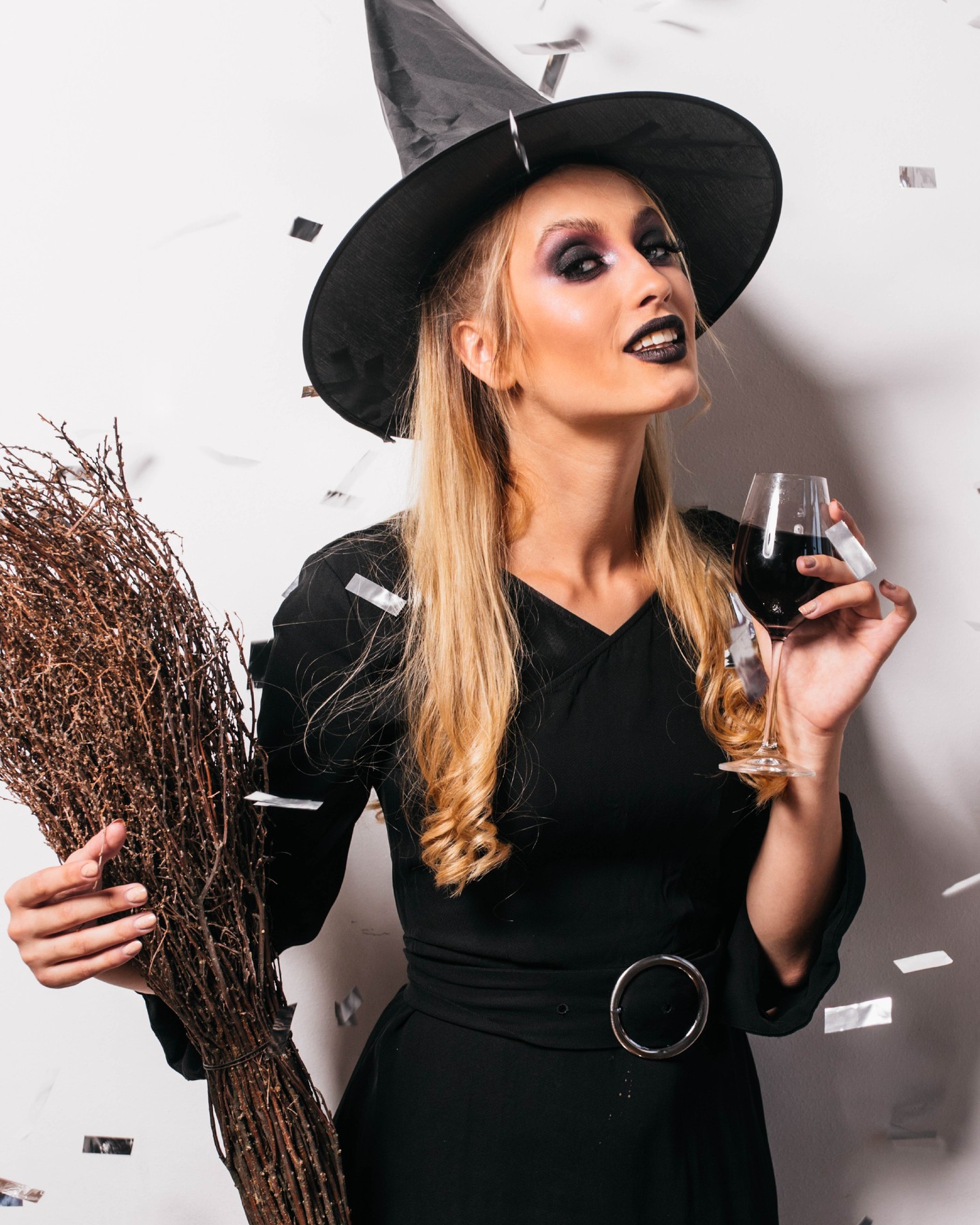 Happy Hallo-wine! 🍷🦇

#RJSCraftWine #Halloween #SpookySeason #Hallowine #CraftWine #WineMaking #CanadianOwned #ProudlyCanadian #SupportLocal