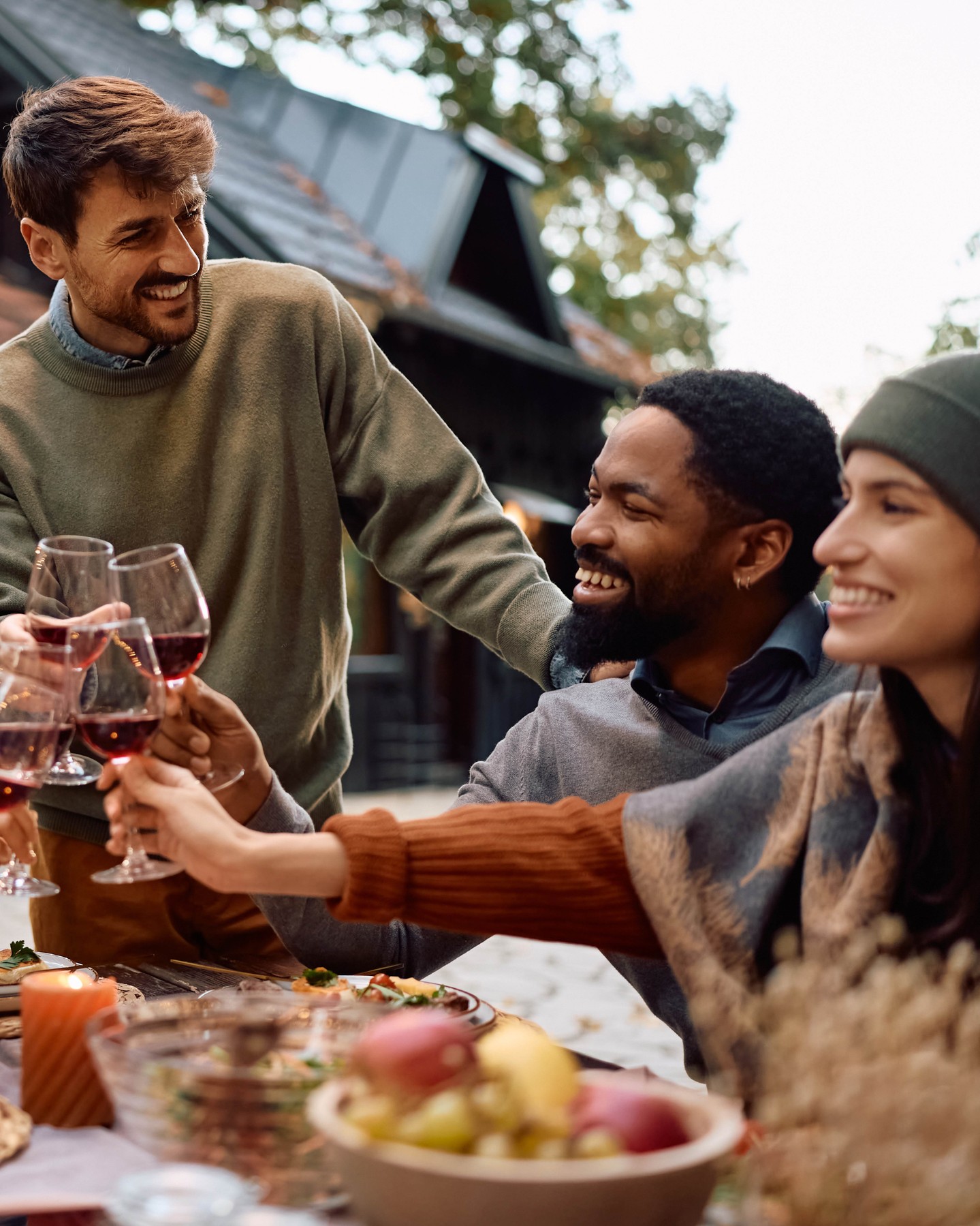 Summer long weekends are back! Weather your at a cottage, hanging out at home, or out on a patio with friends and family we hope everyone is enjoying the nice weather☀️🍷 

#RJSCraftWine #CraftWine #Winemaking #ProudlyCanadian #FoodandDrink #Longweekend